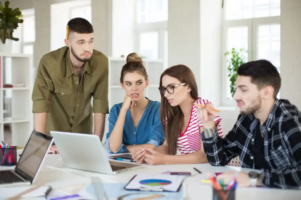 What Is The Best Website Builder For Quality Graphics? Difference Between Website Builder and Custom Website Development